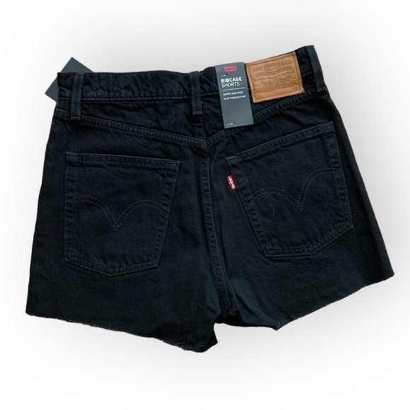 Levi’s Ribcage Shorts - Picture 3 of 10